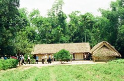 Về thăm quê Bác tháng Năm